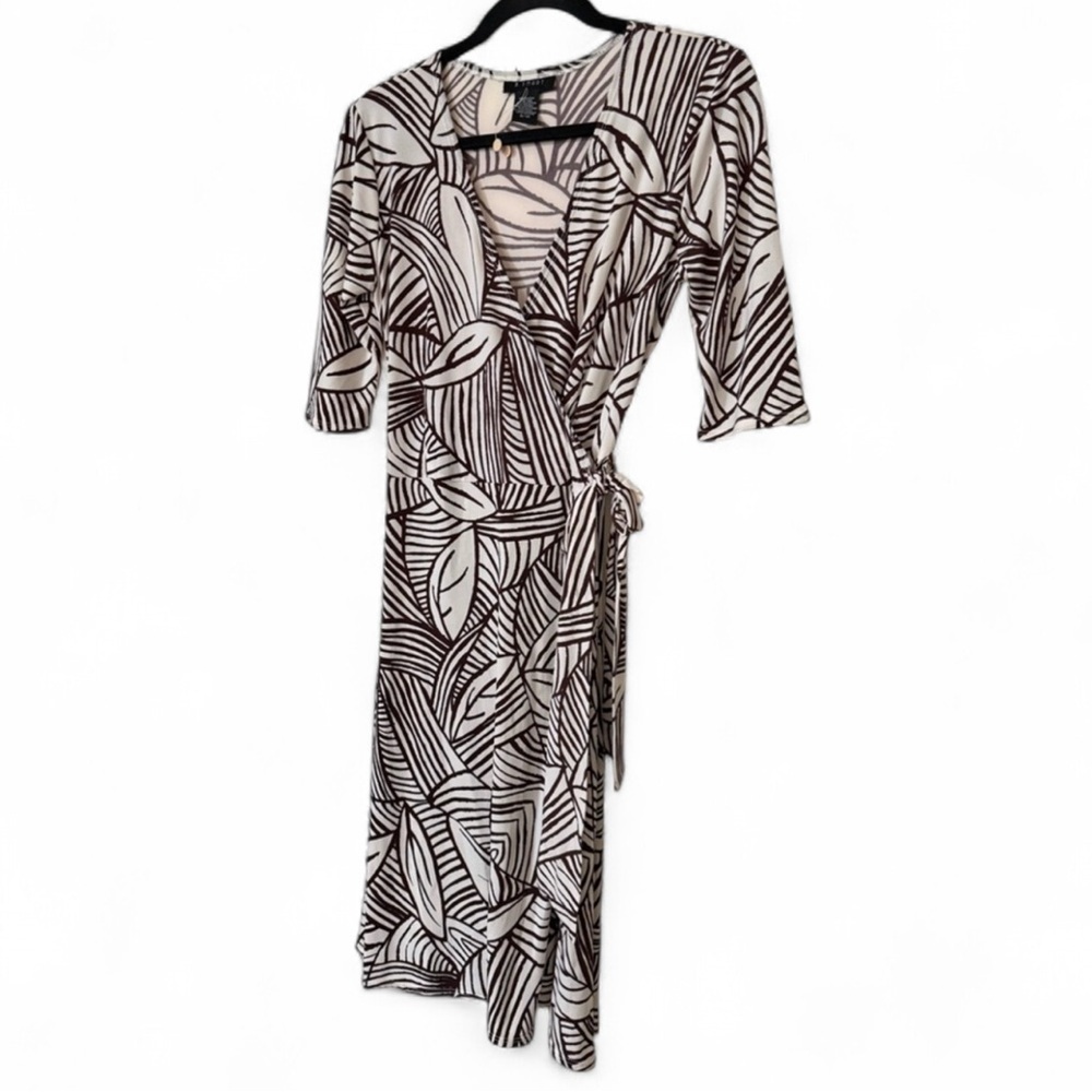 B. Smart Abstract Leaf Print Midi Wrap Dress - Picture 6 of 8